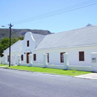 Whitewashed Cape Dutch exterior of Hermanus Dorpshuys
